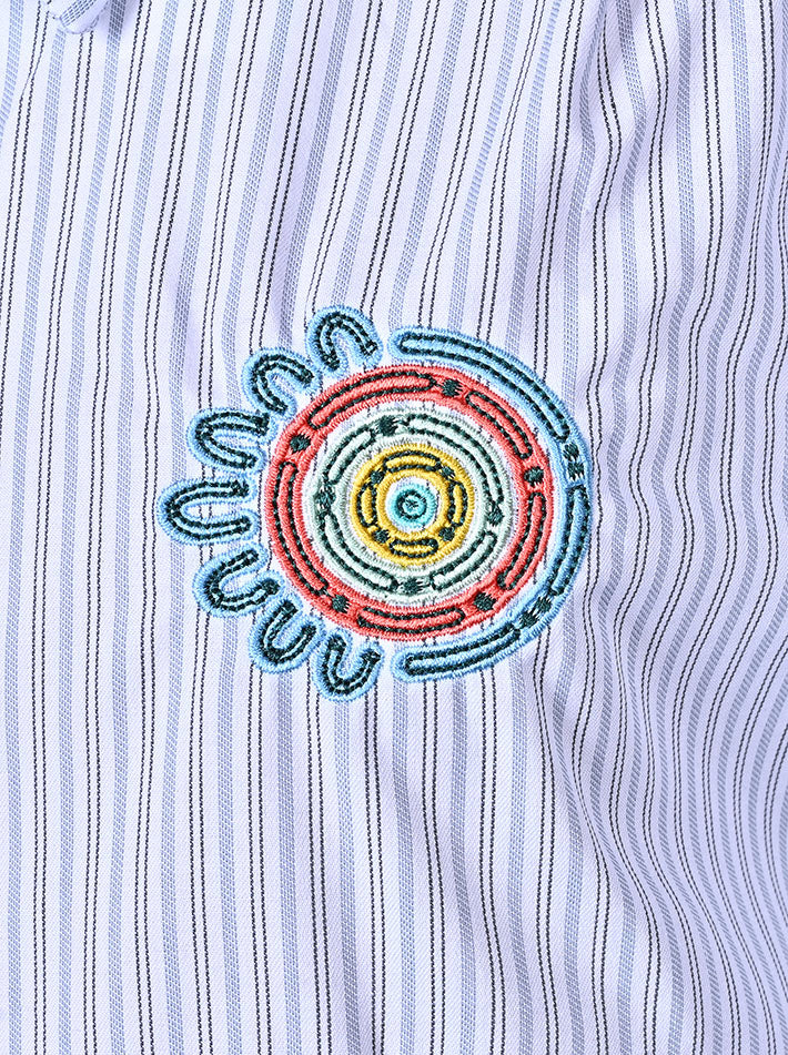 SS blouse with contrast inner collar, buttons, and piping