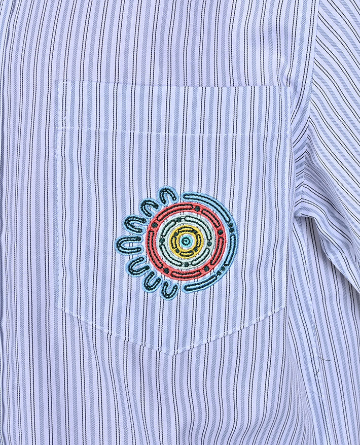 SS shirt with contrast inner collar, buttons, and piping